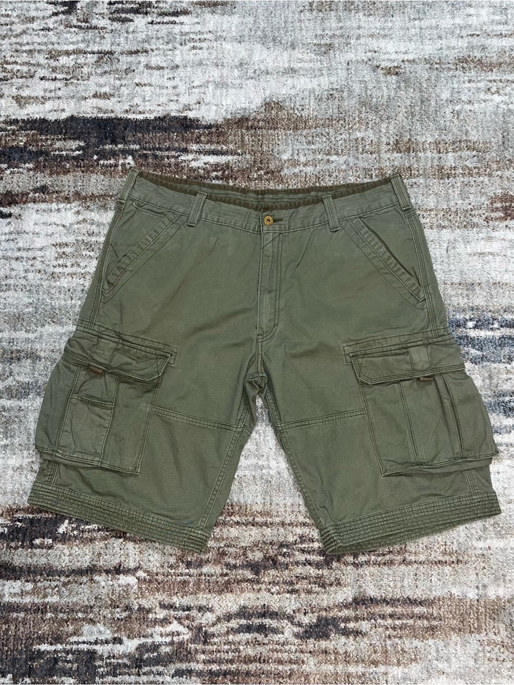 Levi’s Cargo Shorts Men’s Size 38 Olive Green Military Utility Cargo Shorts